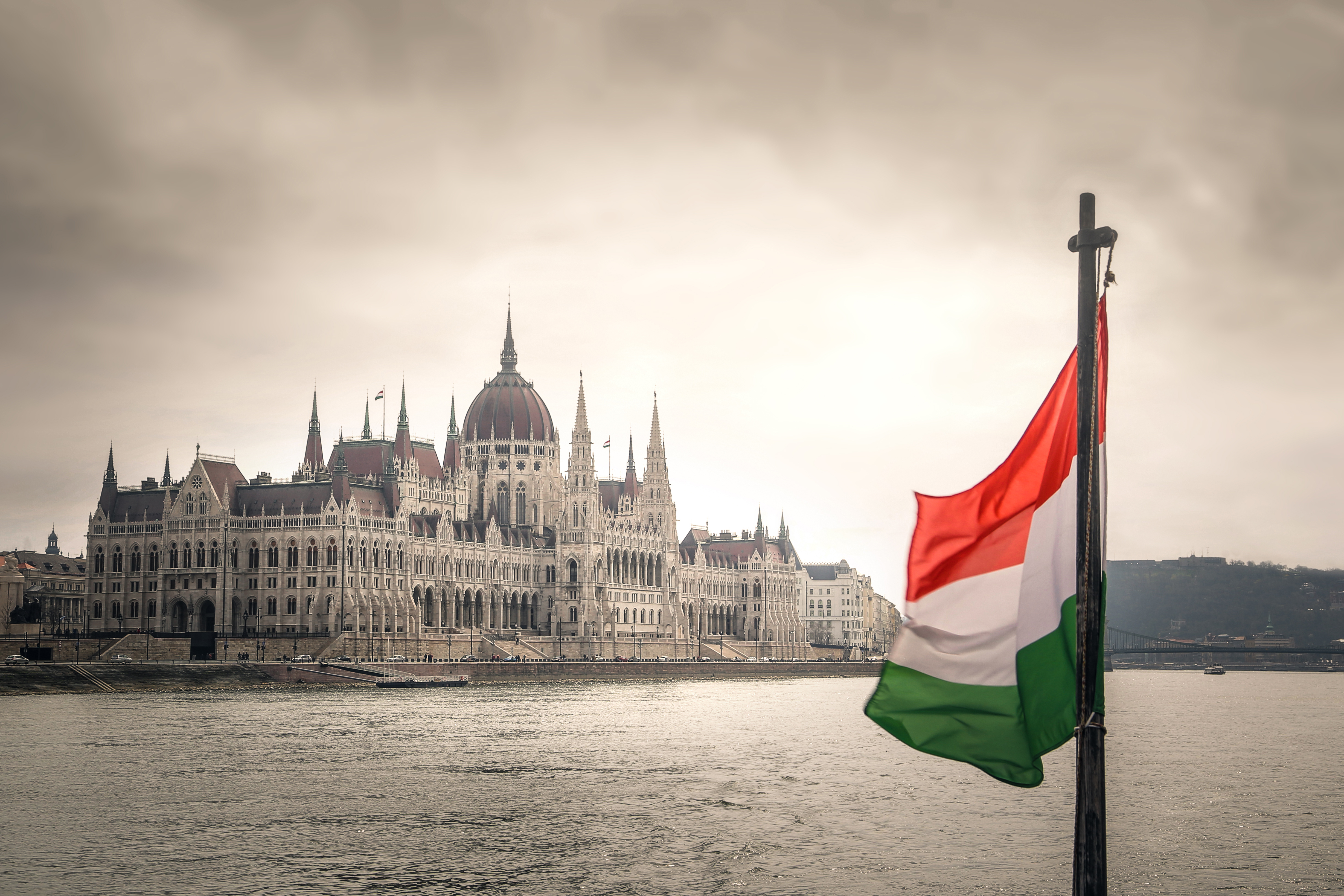 Переезд в Венгрию на ПМЖ: способы иммиграции, условия, документы
