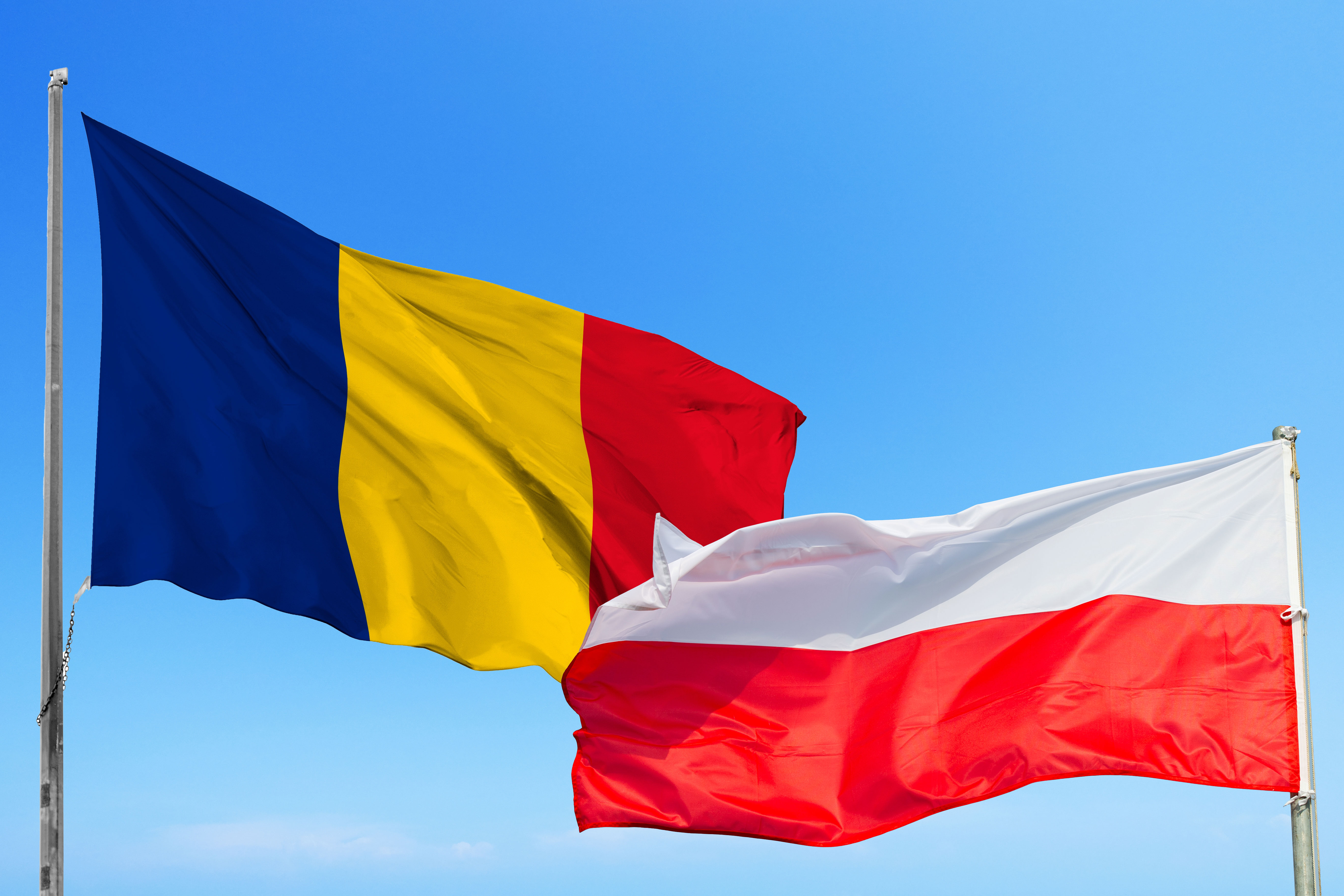 Флаг Румынии и флаг Польши